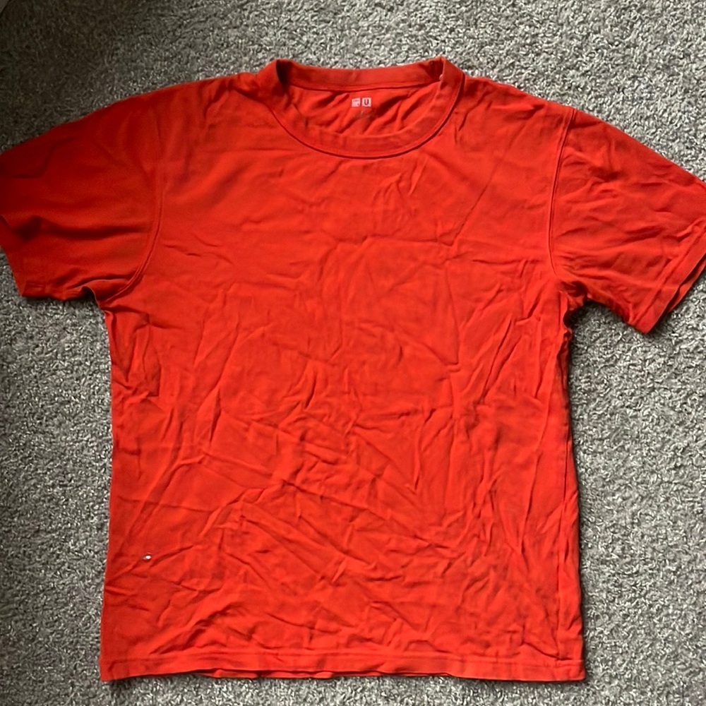 UNIQLO BASIC TEE